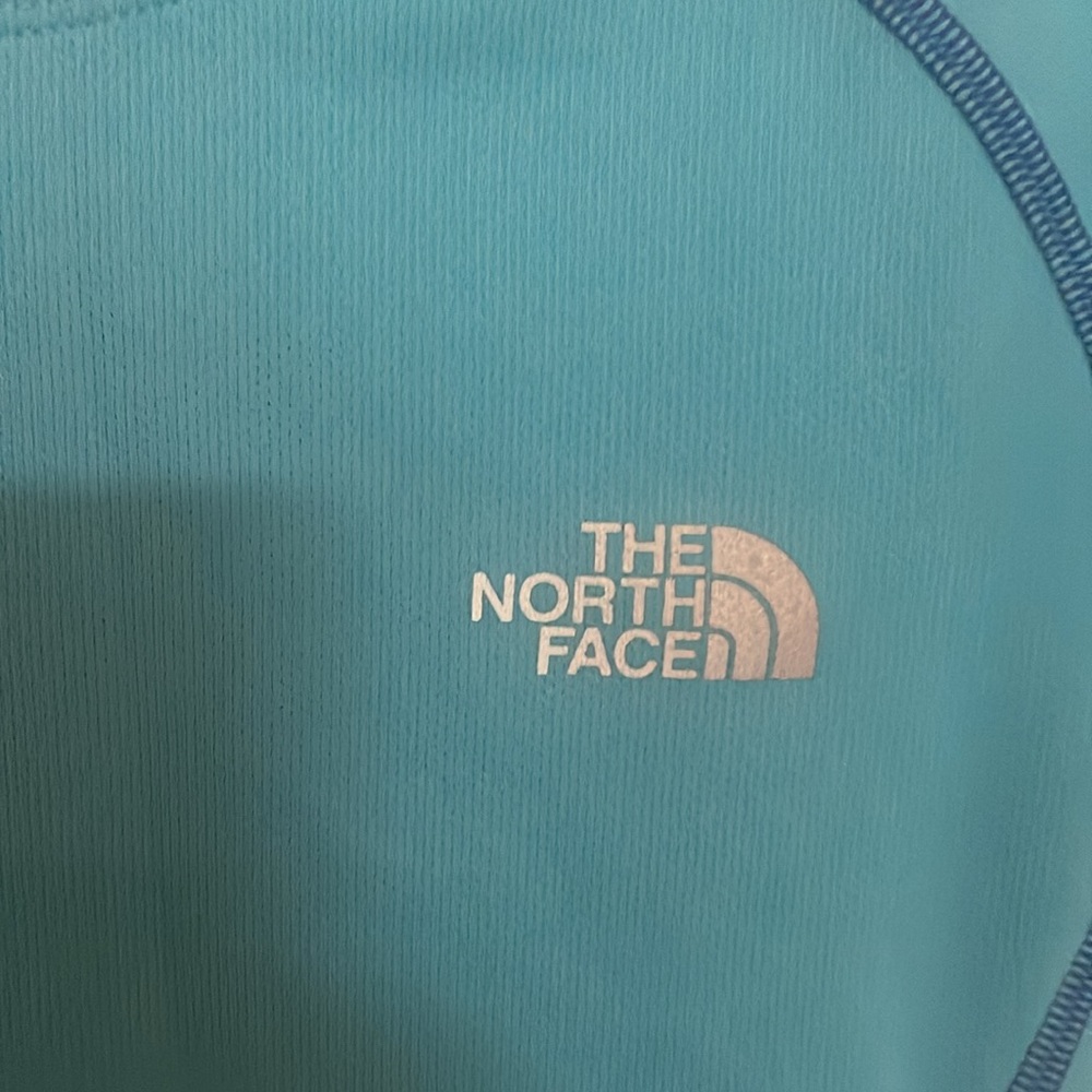 North Face Performance Shirt - Picture 4 of 6